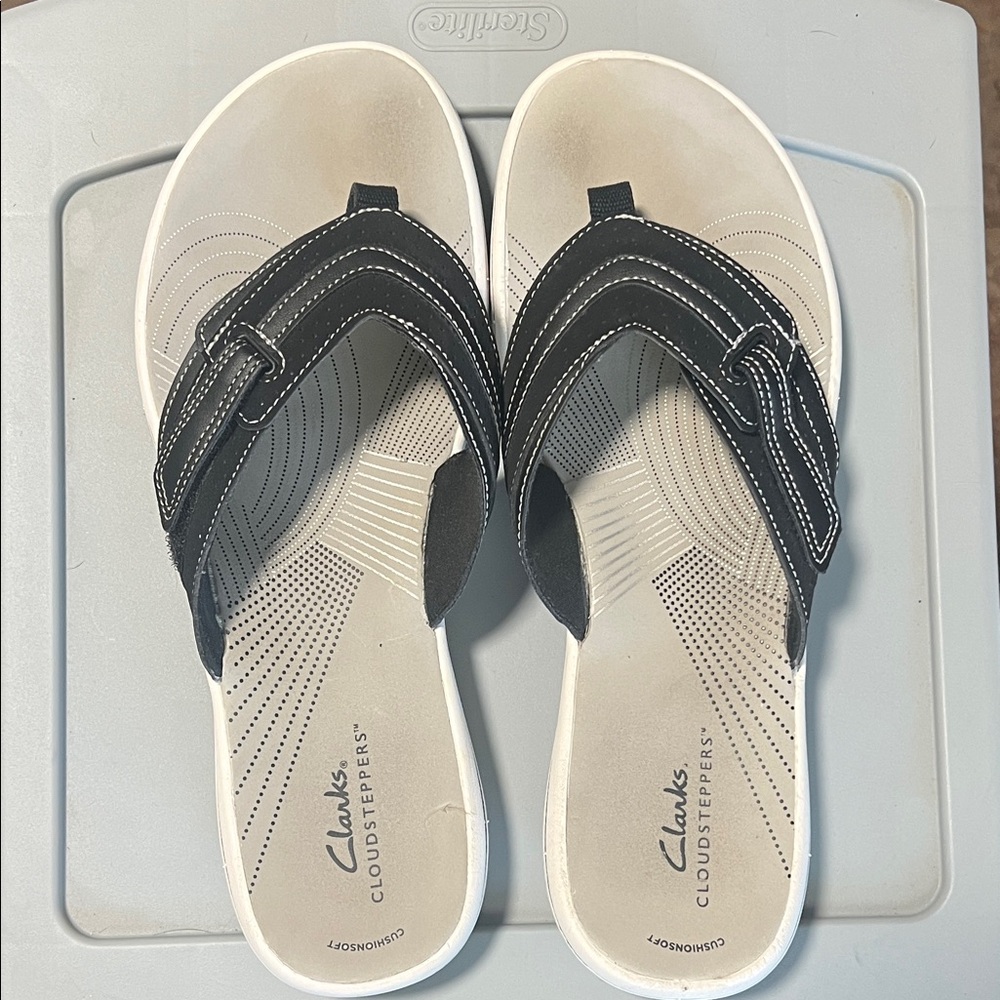 Clarks Cloudsteppers Black and White Sandals